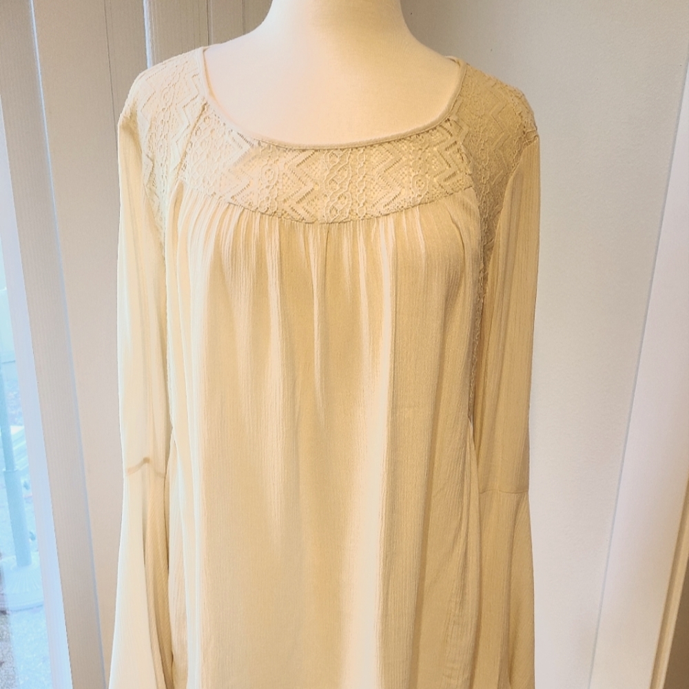 Chico’s – Ivory Crochet Bell Sleeve Tunic (Chico’s Size 3)